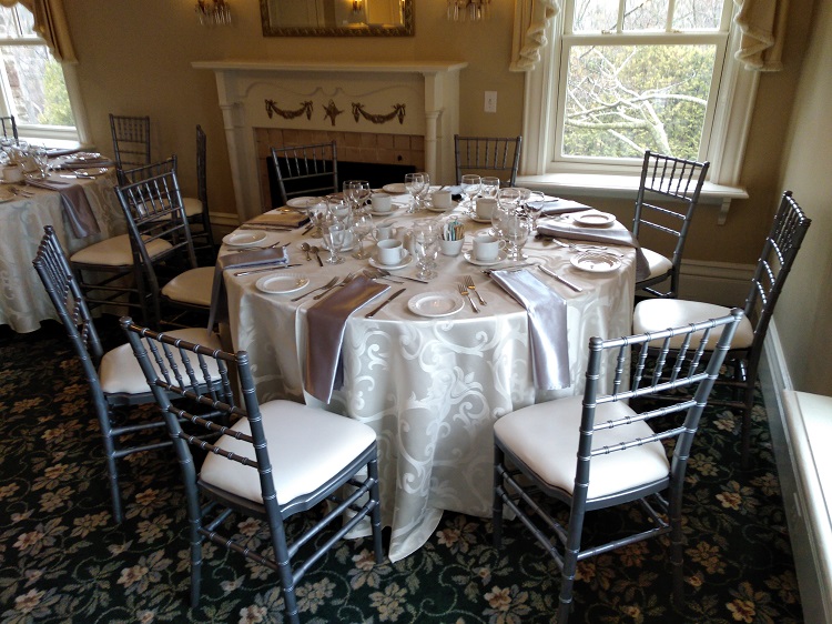 Silver Chivari with White Pad